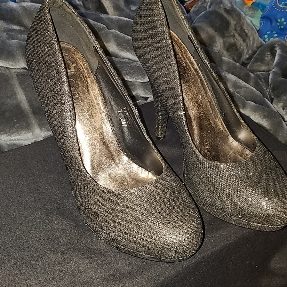 Heels - Picture 3 of 6